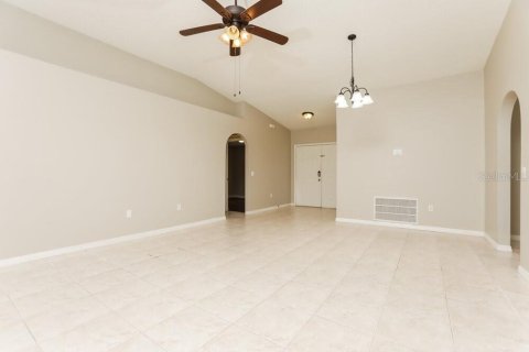House in Apopka, Florida 3 bedrooms, 151.62 sq.m. № 1885036 - photo 4