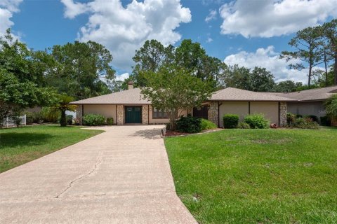 House in Palm Coast, Florida 3 bedrooms, 187.2 sq.m. № 1761925 - photo 2