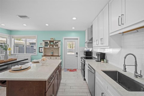 Villa ou maison à vendre à Sarasota, Floride: 2 chambres, 144.18 m2 № 2324610 - photo 8