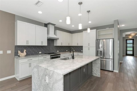 Villa ou maison à louer à Bradenton, Floride: 4 chambres, 204.11 m2 № 2399263 - photo 6