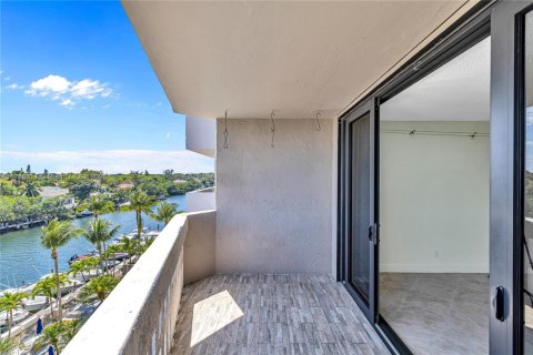 Condo in Coral Gables, Florida, 2 bedrooms  № 1862794 - photo 4