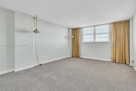 Condo in Coral Gables, Florida, 2 bedrooms  № 1862794 - photo 29