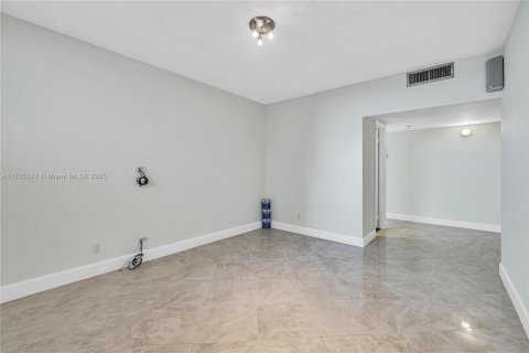 Condo in Coral Gables, Florida, 2 bedrooms  № 1862794 - photo 21