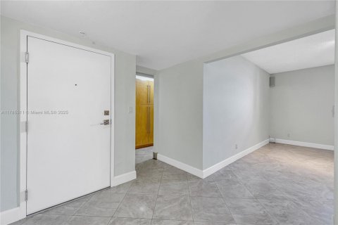 Condo in Coral Gables, Florida, 2 bedrooms  № 1862794 - photo 22