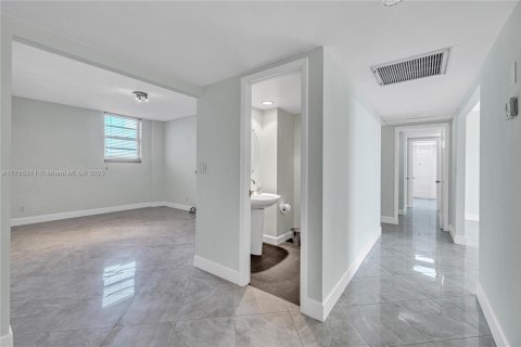 Condo in Coral Gables, Florida, 2 bedrooms  № 1862794 - photo 13