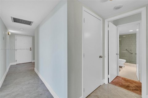 Condo in Coral Gables, Florida, 2 bedrooms  № 1862794 - photo 14