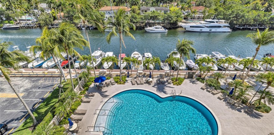 Condo in Coral Gables, Florida, 2 bedrooms  № 1862794