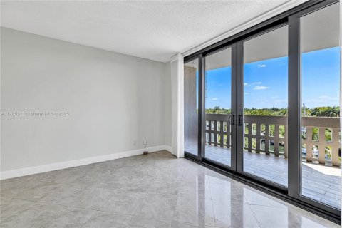 Condo in Coral Gables, Florida, 2 bedrooms  № 1862794 - photo 5