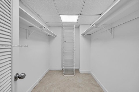 Condo in Coral Gables, Florida, 2 bedrooms  № 1862794 - photo 30