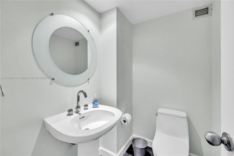 Condo in Coral Gables, Florida, 2 bedrooms  № 1862794 - photo 18