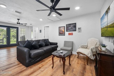 House in Holly Hill, Florida 4 bedrooms, 112.04 sq.m. № 2306193 - photo 6