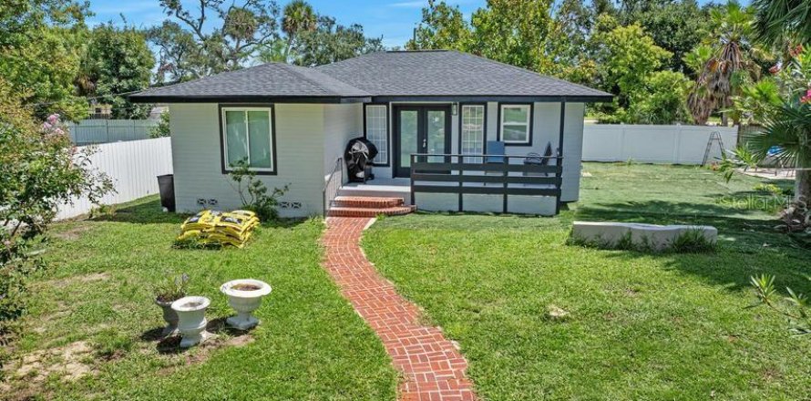 House in Holly Hill, Florida 4 bedrooms, 112.04 sq.m. № 2306193