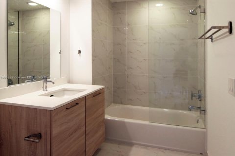 Condominio en venta en North Miami Beach, Florida, 2 dormitorios, 102.84 m2 № 1868648 - foto 18