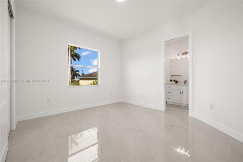 House in Fort Myers, Florida 3 bedrooms № 1459387 - photo 10