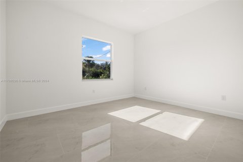 House in Fort Myers, Florida 3 bedrooms № 1459387 - photo 6