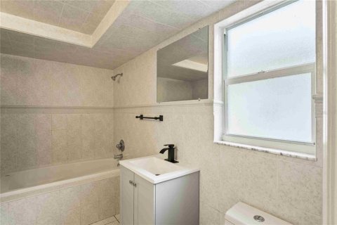 House in Port Richey, Florida 3 bedrooms, 135.08 sq.m. № 1901442 - photo 17