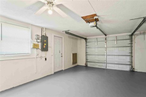 House in Port Richey, Florida 3 bedrooms, 135.08 sq.m. № 1901442 - photo 26