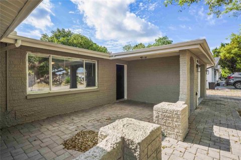 House in Port Richey, Florida 3 bedrooms, 135.08 sq.m. № 1901442 - photo 2