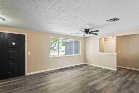 House in Port Richey, Florida 3 bedrooms, 135.08 sq.m. № 1901442 - photo 4