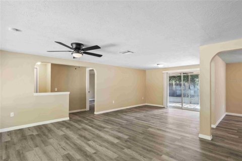 House in Port Richey, Florida 3 bedrooms, 135.08 sq.m. № 1901442 - photo 3