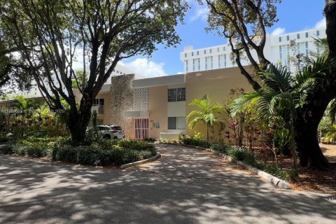 Condominio en venta en Coral Gables, Florida, 2 dormitorios, 89.37 m2 № 1705150 - foto 2