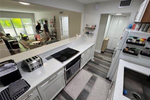 Condominio en venta en Coral Gables, Florida, 2 dormitorios, 89.37 m2 № 1705150 - foto 4