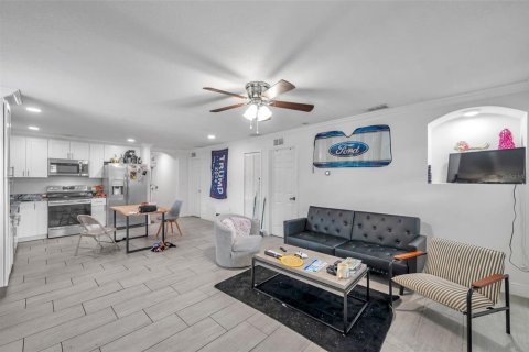 Casa en venta en Tampa, Florida, 5 dormitorios, 147.16 m2 № 1789560 - foto 8