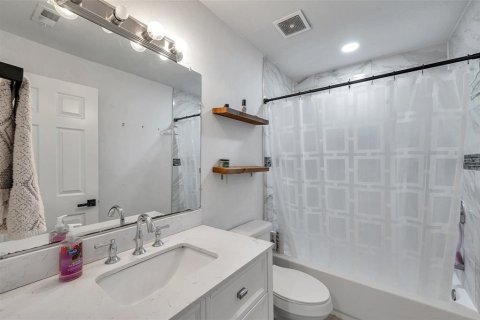Casa en venta en Tampa, Florida, 5 dormitorios, 147.16 m2 № 1789560 - foto 11
