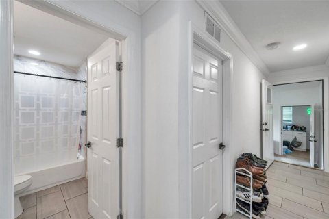 Casa en venta en Tampa, Florida, 5 dormitorios, 147.16 m2 № 1789560 - foto 10