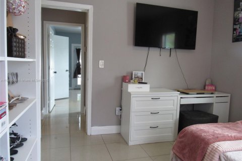 Villa ou maison à vendre à Miami, Floride: 4 chambres, 138.05 m2 № 1925020 - photo 21