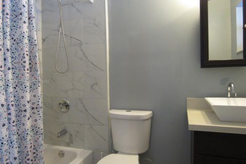 Villa ou maison à vendre à Miami, Floride: 4 chambres, 138.05 m2 № 1925020 - photo 19