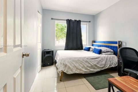 Villa ou maison à vendre à Miami, Floride: 4 chambres, 138.05 m2 № 1925020 - photo 24