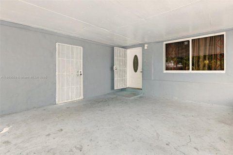 Villa ou maison à vendre à Miami, Floride: 4 chambres, 138.05 m2 № 1925020 - photo 3