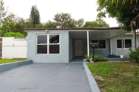 Villa ou maison à vendre à Miami, Floride: 4 chambres, 138.05 m2 № 1925020 - photo 1