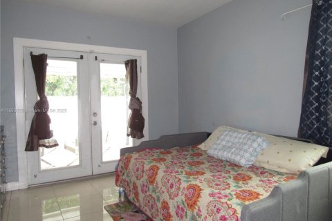 Villa ou maison à vendre à Miami, Floride: 4 chambres, 138.05 m2 № 1925020 - photo 16