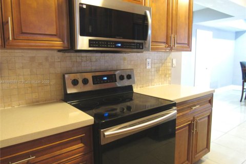 Villa ou maison à vendre à Miami, Floride: 4 chambres, 138.05 m2 № 1925020 - photo 5