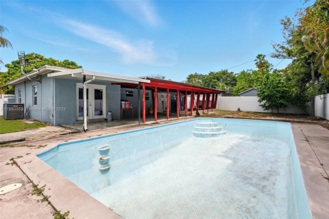 Villa ou maison à vendre à Miami, Floride: 4 chambres, 138.05 m2 № 1925020 - photo 28