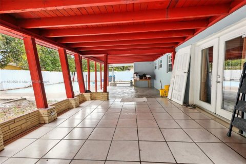 Villa ou maison à vendre à Miami, Floride: 4 chambres, 138.05 m2 № 1925020 - photo 27