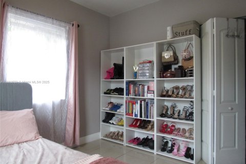 Villa ou maison à vendre à Miami, Floride: 4 chambres, 138.05 m2 № 1925020 - photo 20