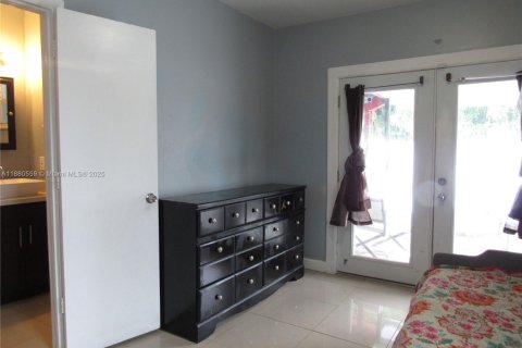Villa ou maison à vendre à Miami, Floride: 4 chambres, 138.05 m2 № 1925020 - photo 17