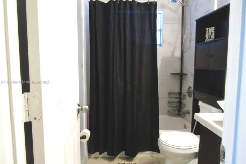 Villa ou maison à vendre à Miami, Floride: 4 chambres, 138.05 m2 № 1925020 - photo 14