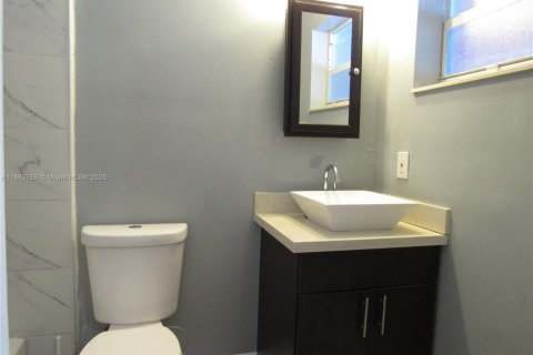 Villa ou maison à vendre à Miami, Floride: 4 chambres, 138.05 m2 № 1925020 - photo 18