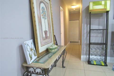 Villa ou maison à vendre à Miami, Floride: 4 chambres, 138.05 m2 № 1925020 - photo 12