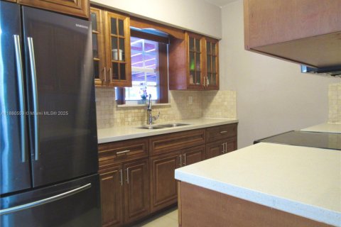 Villa ou maison à vendre à Miami, Floride: 4 chambres, 138.05 m2 № 1925020 - photo 11