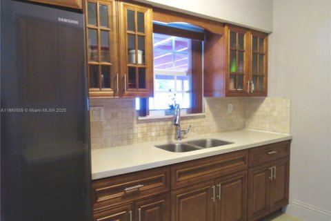 Villa ou maison à vendre à Miami, Floride: 4 chambres, 138.05 m2 № 1925020 - photo 4