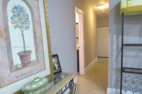 Villa ou maison à vendre à Miami, Floride: 4 chambres, 138.05 m2 № 1925020 - photo 13