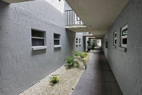 Condominio en alquiler en Bradenton, Florida, 1 dormitorio, 67.63 m2 № 1906115 - foto 2