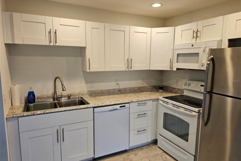 Condominio en alquiler en Bradenton, Florida, 1 dormitorio, 67.63 m2 № 1906115 - foto 5