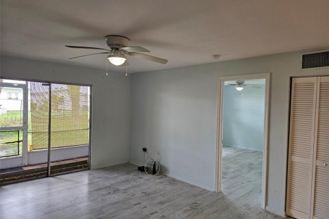 Condominio en alquiler en Bradenton, Florida, 1 dormitorio, 67.63 m2 № 1906115 - foto 8