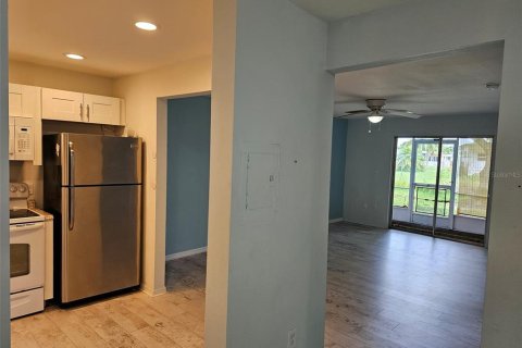 Condominio en alquiler en Bradenton, Florida, 1 dormitorio, 67.63 m2 № 1906115 - foto 3